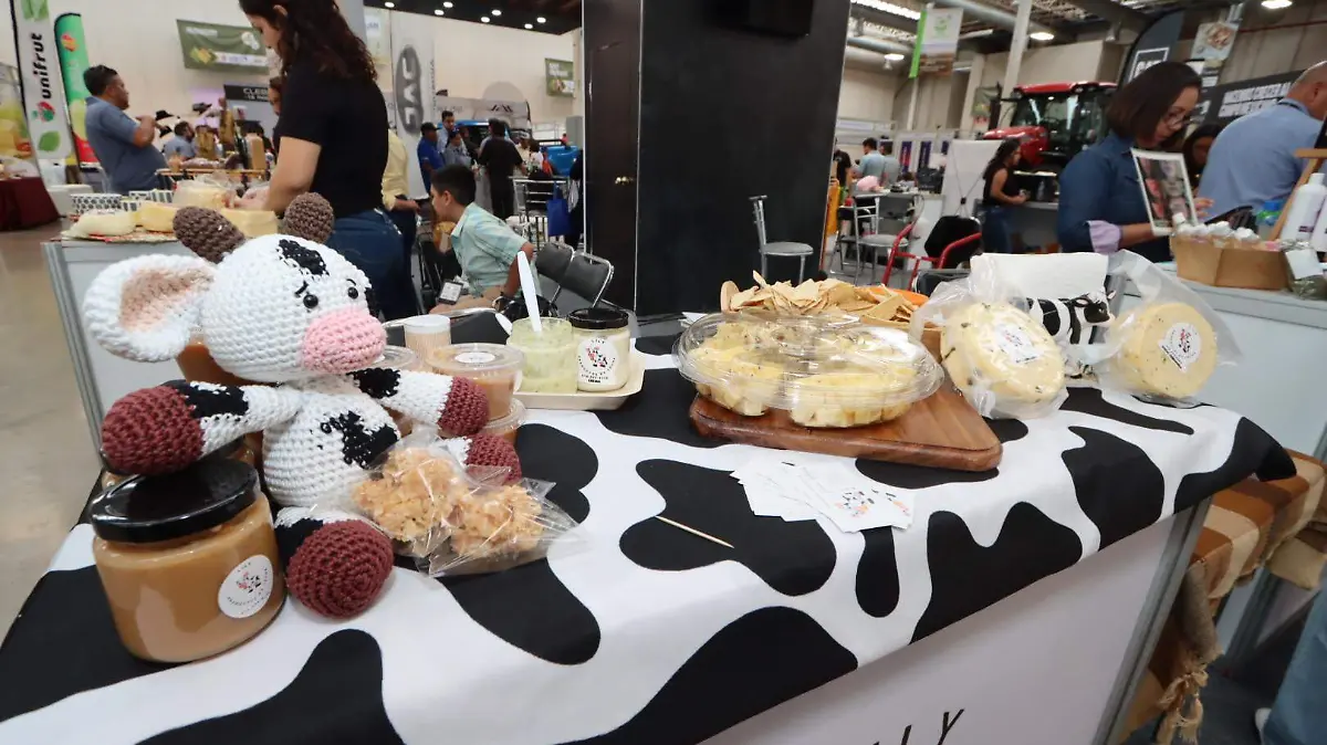 Lily Productos De Leche Expo Agrio 2024 (2)